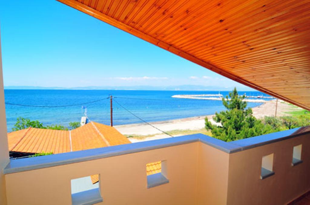 Sikoudis Gorgona Beach Skala Rachoni  Bagian luar foto