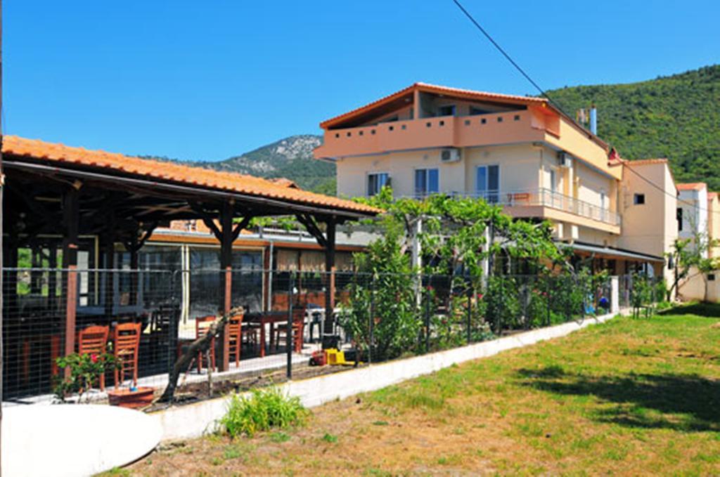 Sikoudis Gorgona Beach Skala Rachoni  Bagian luar foto