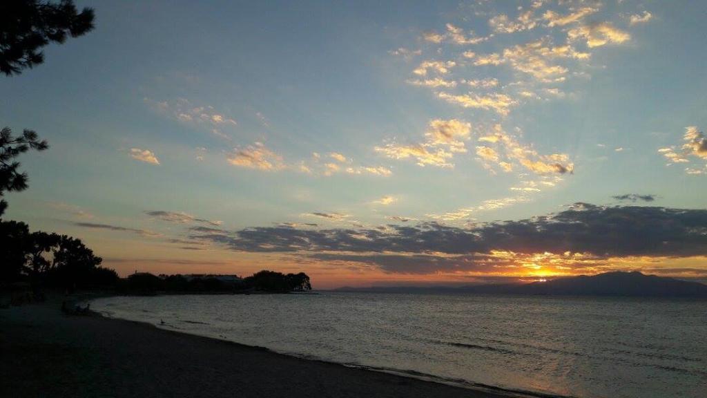 Sikoudis Gorgona Beach Skala Rachoni  Bagian luar foto